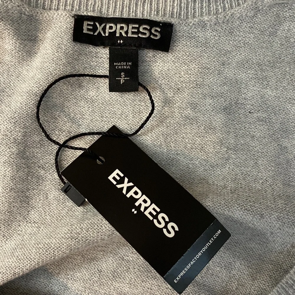 EXPRESS grey‎ cold shoulder fine knit floral embroidered twist front sweater top